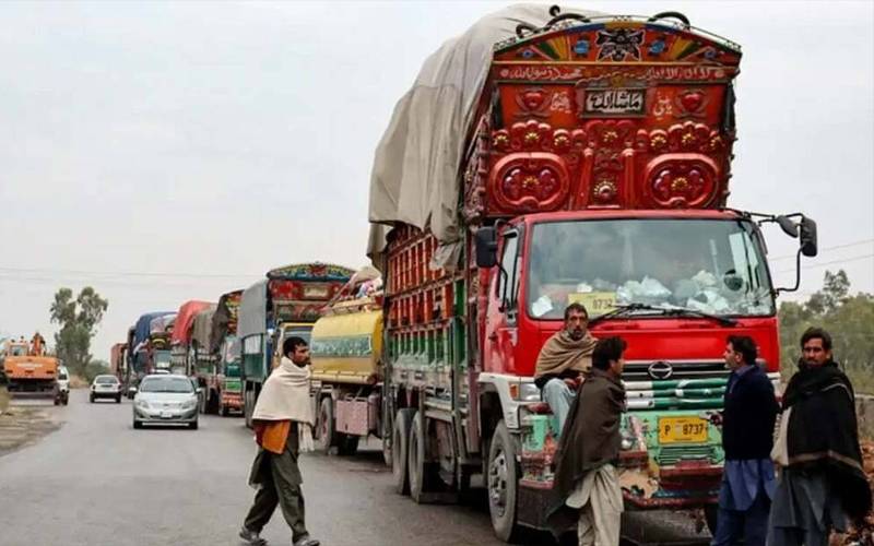 پبلک اور گڈز ٹرانسپورٹ کے کرائے 40 فیصد تک کم کرنے کا اعلان