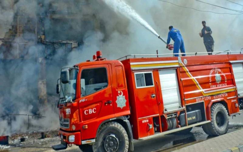 لاہور: گھر میں گیس لیکج کے باعث آگ بھڑک اٹھی، دو افراد زخمی