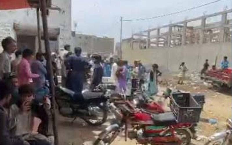 ڈاکوؤں نے بیوپاری سے 5 لاکھ روپےچھین لئے ، مزاحمت پر گولی مارنے کی ویڈیو منظر عام پر آگئی 