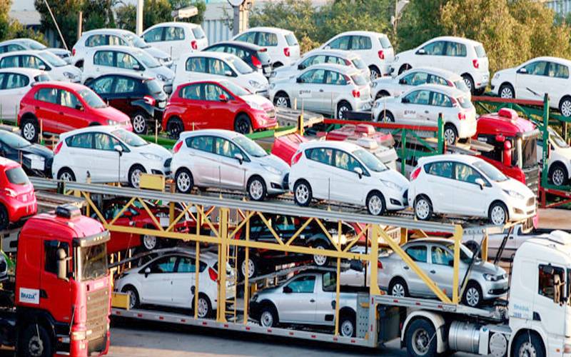 گاڑیوں کی قیمتوں میں کمی کیلئے نئی آٹو پالیسی بنانے کا فیصلہ 
