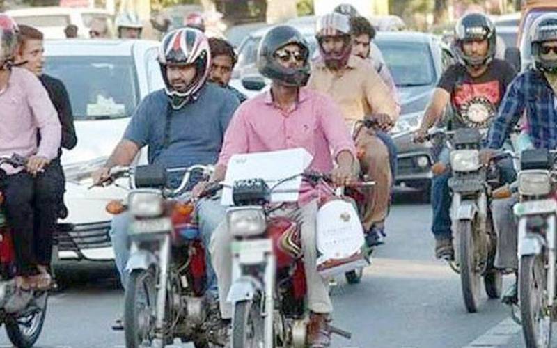 بغیر انڈیکیٹرز کے موٹر سائیکل چلانے پر جرمانے کا اعلان