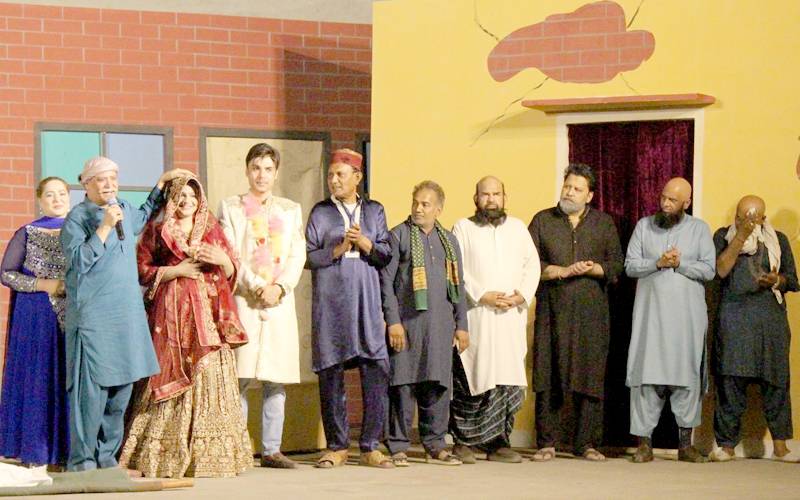   باغِ جناح اوپن ایئر تھیٹر میں فیملی ڈرامہ ’’چاند کب نکلے گا‘‘ پیش کیا گیا