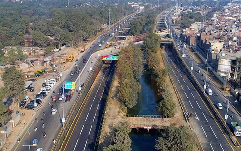 لاہور کی بڑی سڑکوں کو ٹریفک ماڈل بنانے کا فیصلہ 