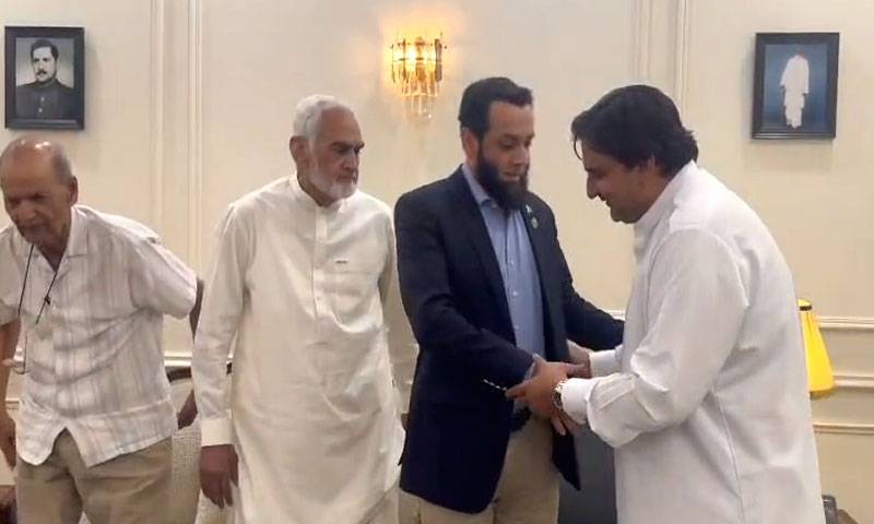 عطاء اللہ تارڑ کی سپیکر پنجاب اسمبلی کے گھر آمد، ہمشیرہ کے انتقال پر تعزیت