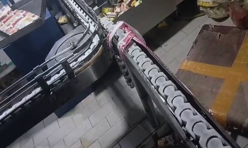 سندر انڈسٹریل اسٹیٹ میں معروف بیورجز یونٹ بند، 3 ہزار ناقص جوس برآمد