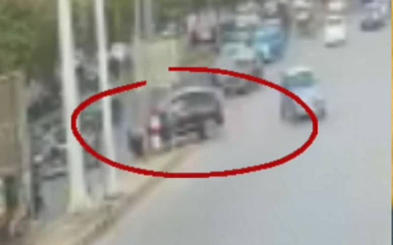 کراچی؛ عیسیٰ نگری کے قریب نوجوان کی ہلاکت  کی فوٹیج سامنے آگئی