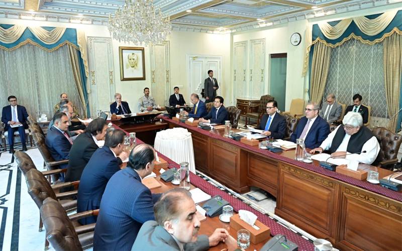سینٹرز آف ایکسیلینس کے قیام میں شفافیت کے عنصر کو اہمیت دی جائے: وزیرِ اعظم
