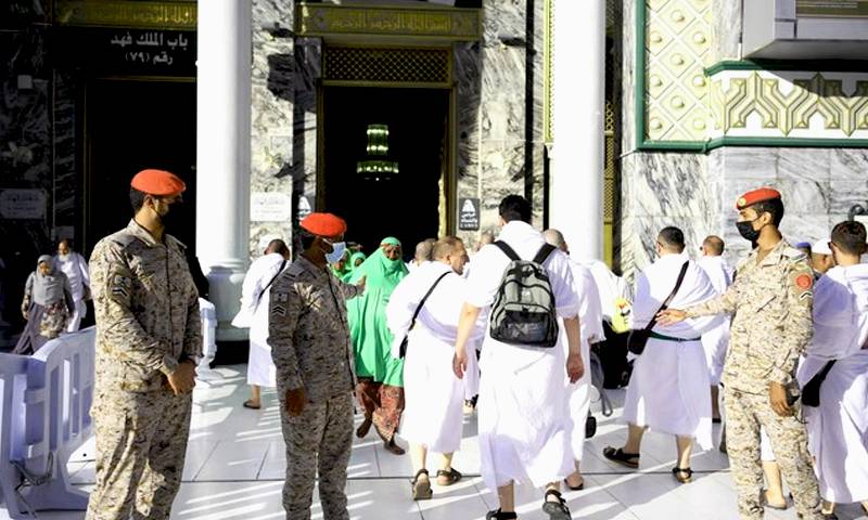 مکہ مکرمہ:بغیر پرمٹ کام اور رہائش اختیار کرنے پر 6 پاکستانی گرفتار