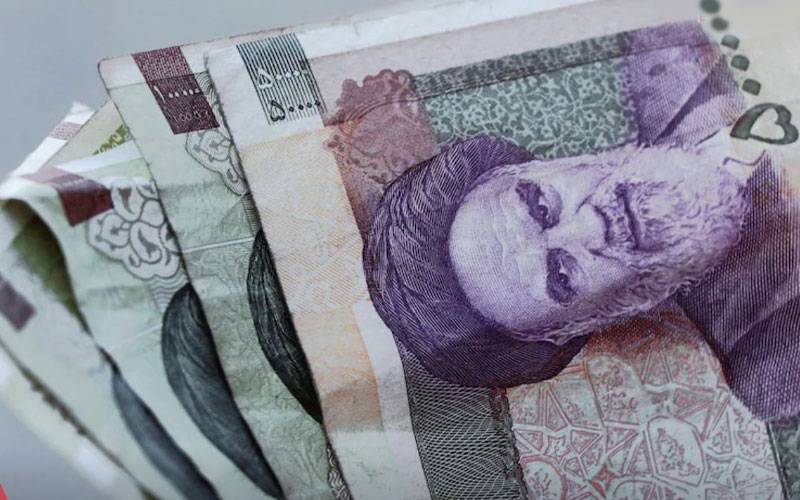 بندرگاہوں کی ناکہ بندی؛ ایرانی ریال کی ویلیو میں مزید  شدید کمی