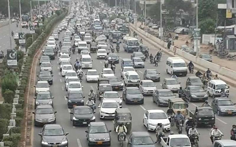  کراچی میں شارع فیصل پر کار اور موٹر سائیکل کیلئے اسپیڈ لمٹ مقرر