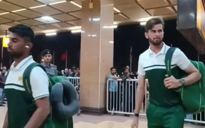 دورہ بنگلہ دیش: پاکستان ٹیم کراچی سے ڈھاکا روانہ ہوگئی 