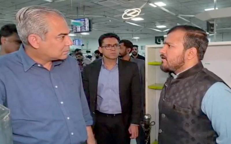  وزیرداخلہ محسن نقوی کا نادرا سنٹر شملہ پہاڑی لاہور کا اچانک دورہ 