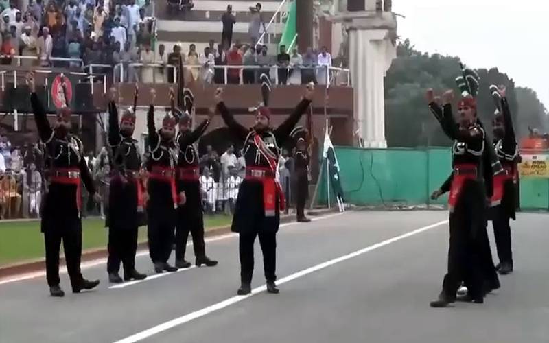 واہگہ بارڈر پر معرکۂ حق کے سلسلے میں شاندار پریڈ،تقریب، عوام کا جوش و خروش عروج پر