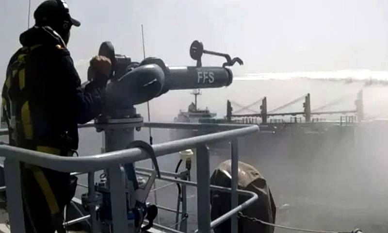 پاک بحریہ کا بھارتی اور انڈونیشیائی عملے کو بچانے کیلئے ہنگامی آپریشن جاری