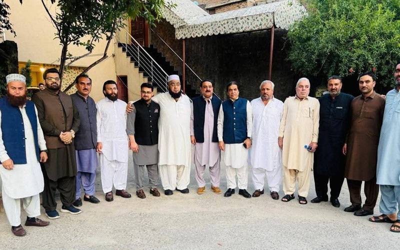 سدرہ عرب قتل کیس کے سابق ملزم عصمت اللہ خا ن کا عشائیہ، اہم رہنماؤں کی شرکت