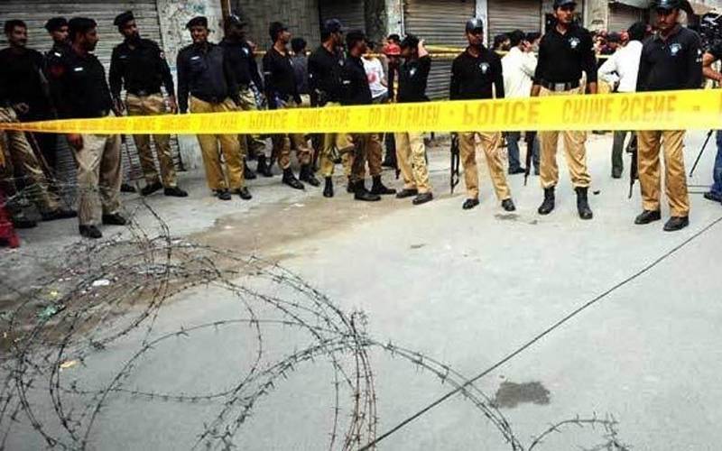 شکار پور میں کار سوار ایس ایچ او اپنے ہی اہلکاروں کی فائرنگ سے جاں بحق