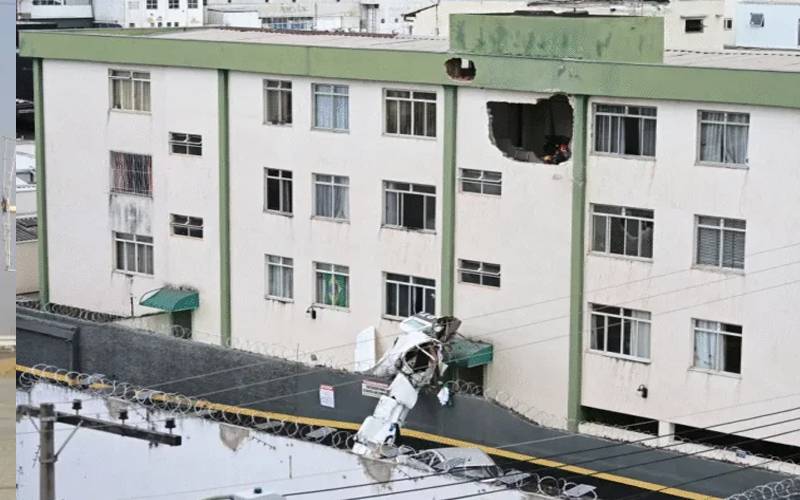 برازیل میں طیارہ عمارت سے ٹکرا گیا،حادثے میں 3 افراد ہلاک