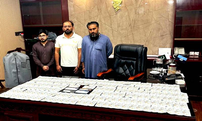 کراچی :FIA کی حوالہ نیٹ ورک کیخلاف کارروائی، 3 ملزمان گرفتار ،20 ہزار ڈالر برآمد