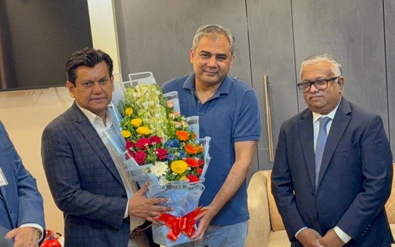 چیئر مین پی سی بی محسن نقوی ڈھاکہ پہنچ گئے 