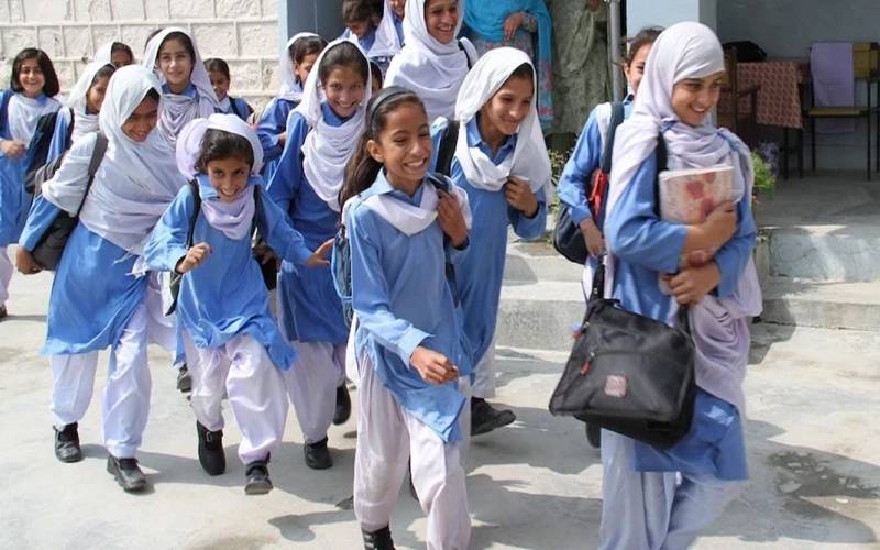 تعلیمی اداروں میں گرمیوں کی چھٹیاں کب ہوں گی؟ تاریخ سامنے آگئی