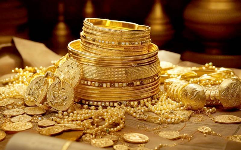 ڈاکوؤں نے 10 تولہ سونا اور لاکھوں روپے لوٹ لیے، سی سی ٹی وی فوٹیج سامنے آ گئی