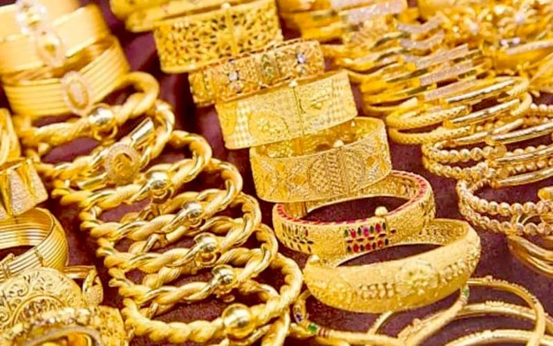 دودن کی تیزی کے بعدسونے کاریٹ گرگیا؛ فی تولہ کتنے کا ہوگیا؟