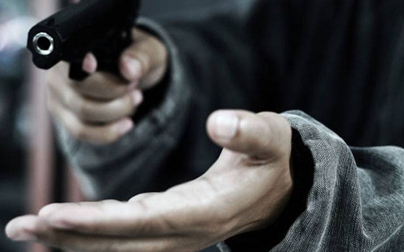 ڈاکو بیوپاری سے 45 لاکھ روپے لوٹ کر فرار