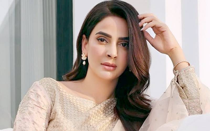  میں ایک ادھوری روح اور ادھورے پن کا اپنا ہی مزہ ہے؛صباقمر