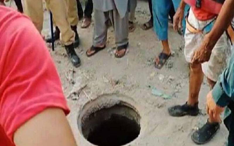 فیصل آباد،4 سالہ بچی مین ہول میں گر کر جاں بحق