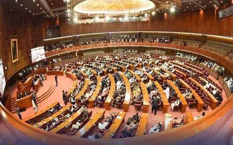 قومی اسمبلی اجلاس کے دوران پی ٹی آئی اراکین آپس میں لڑ پڑے،تلخ جملوں کا تبادلہ