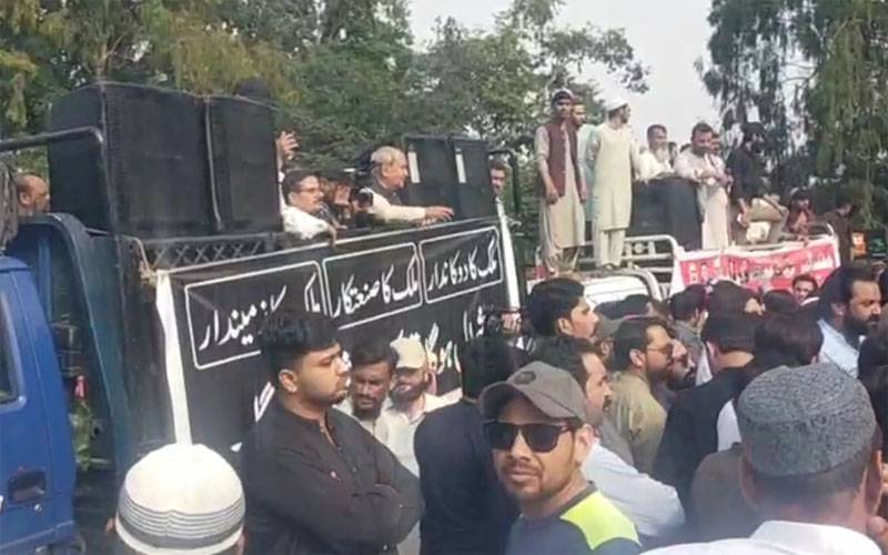 مارکیٹوں کے اوقات اور انتظامیہ کیخلاف تاجروں کا احتجاج، اوقات میں توسیع کا مطالبہ 