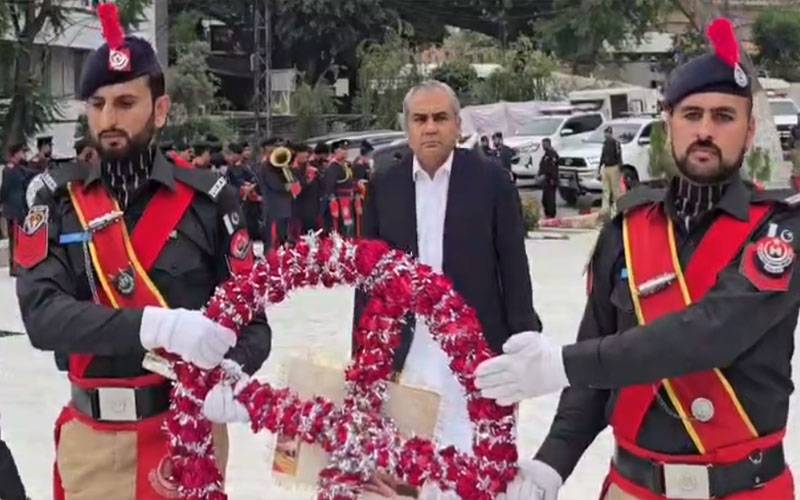 وزیرداخلہ محسن نقوی کا پشاور میں پولیس ہیڈ کوارٹر کا دورہ،بنوں شہدا کےخاندانوں سےملاقات