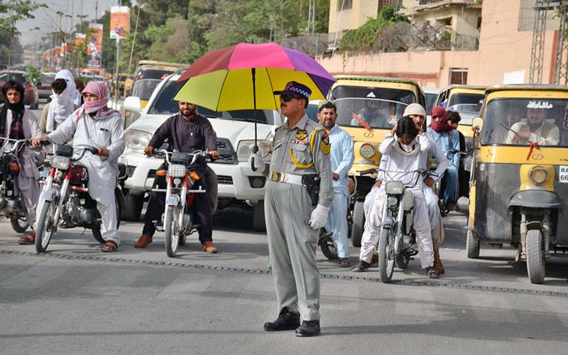 کوئٹہ میں افسوسناک واقعہ، ٹریفک اہلکار کو گاڑی سے ٹکر مار کر زخمی کر دیا گیا