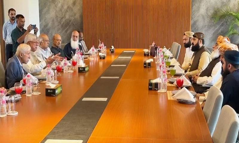 سربراہ جے یو آئی فضل الرحمن کی عارف حبیب گروپ کے چیئرمین سے ملاقات 