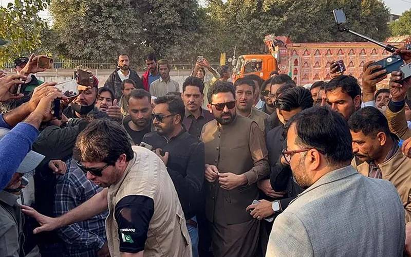 وزیراعلیٰ خیبر پختونخوا کی اسلام آباد میں روکے جانے پر اہلکاروں کیساتھ تلخ کلامی 