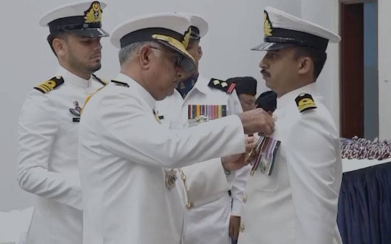 چیف آف دی نیول سٹاف نے پاک بحریہ کے افسران اور جوانوں کو عسکری اعزازات سے نوازا