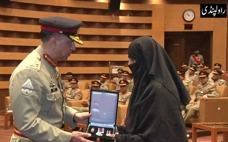 راولپنڈی اور پشاور میں اعزازی تقریبات ، پاک فوج کے شہداءاور جوانوں کو شاندار خراج تحسین