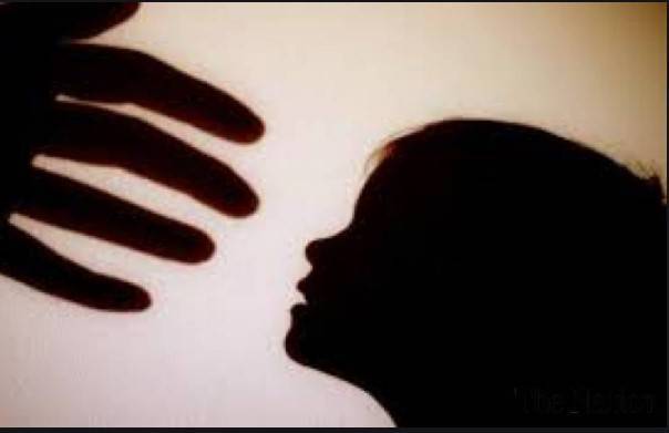  نو سالہ بچی کی زبردستی شادی کروانےوالا باپ گرفتار، دولہا اور نکاح خواں مفرور