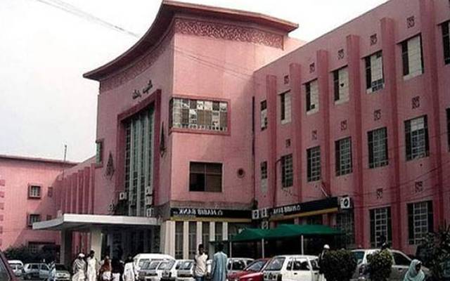 نشتر ہسپتال میں ایچ آئی وی پازیٹو مریض کی غیر ذمہ دارانہ سرجری،   9 ڈاکٹر اور نرس معطل