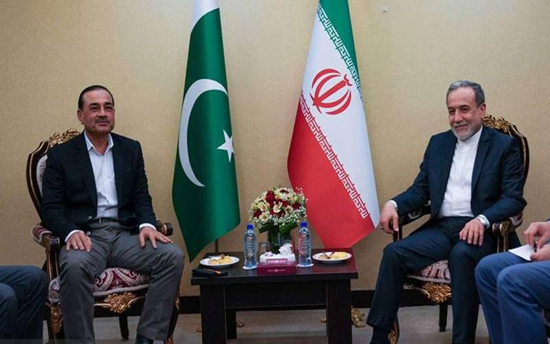 فیلڈ مارشل عاصم منیر کی عباس عراقچی سے ملاقات، ایران امریکا مذاکرات پر تبادلہ خیال