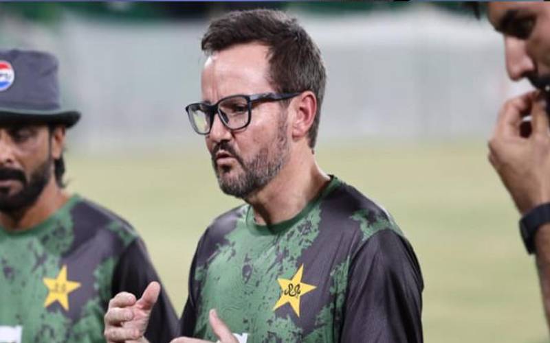 مڈل اوورز میں زیادہ مؤثر بیٹنگ کی ضرورت ہے: مائیک ہیسن 