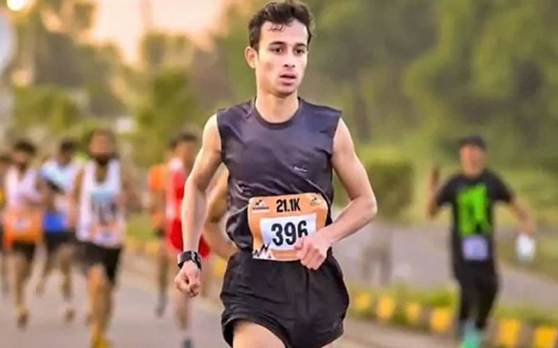  پشاور سے سکردو 800 کلو میٹر نان اسٹاپ دوڑ، مسعود خان نے عالمی ریکارڈ اپنے نام کرلیا