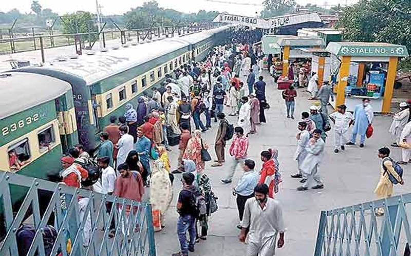 کراچی سے راولپنڈی جانیوالی تیز گام ایکسپریس ساڑھے 4 گھنٹے تاخیر کا شکار 