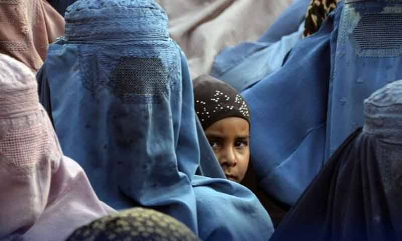 طالبان رجیم میں افغان خواتین کے بنیادی حقوق پر قدغنیں: برطانوی میڈیا کی رپورٹ