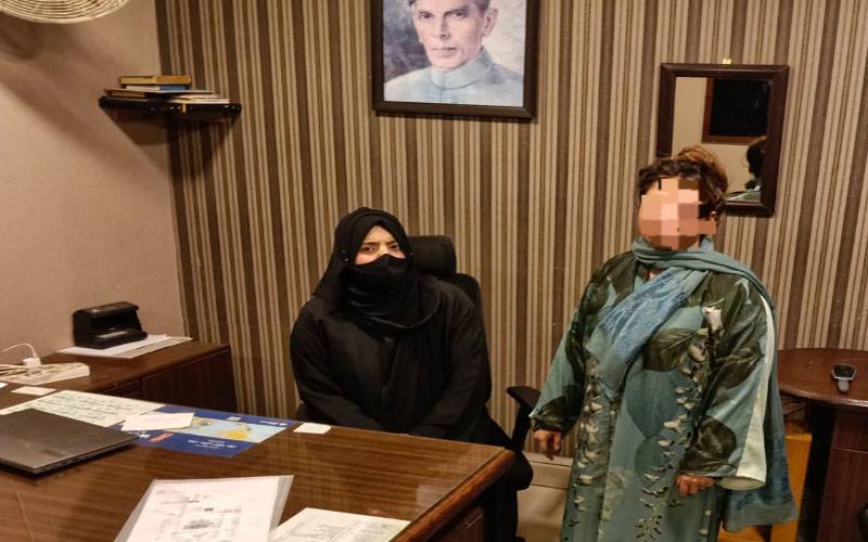 امیگریشن حکام کی جناح انٹرنیشنل ایئرپورٹ پرکارروائی،خاتون مسافر آف لوڈ