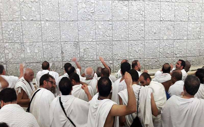 لاکھوں حجاج کرام آج بڑے شیطان کی رمی کر رہے ہیں