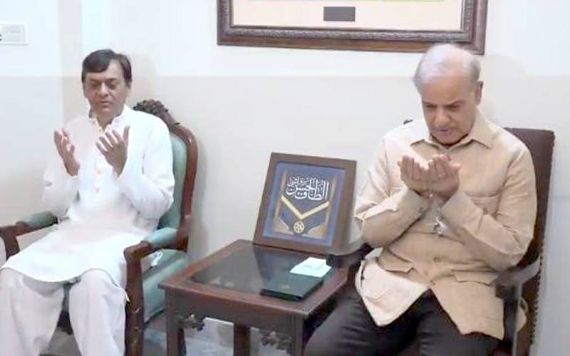وزیراعظم کی معروف صحافی الطاف حسن قریشی کے گھرآمد،اہلخانہ سے تعزیت