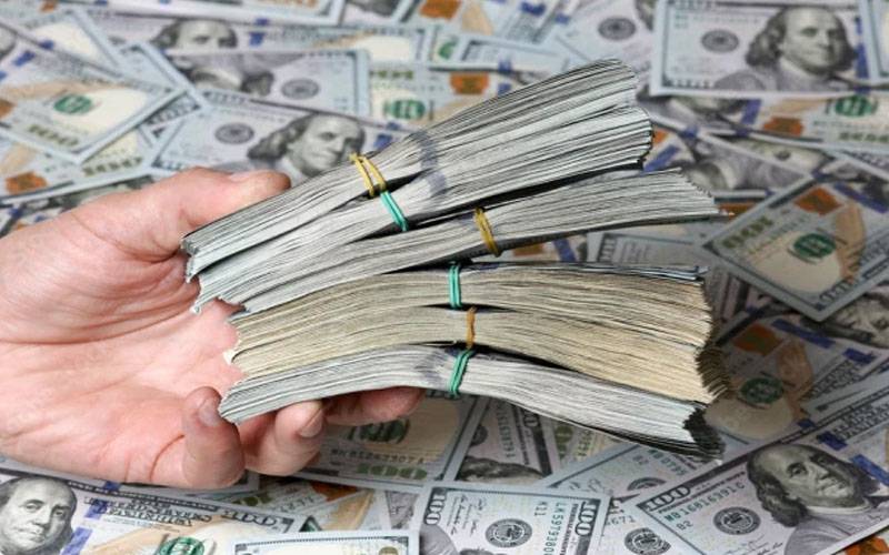 روٹی لینے گیاامریکی شخص لاکھوں ڈالر سمیٹ لایا 