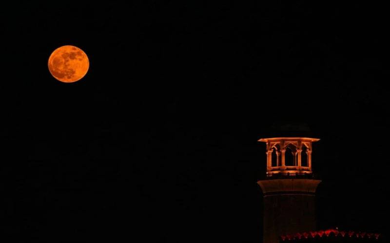 ملک بھر میں نایاب فلکیاتی منظر ‘بلیو مون’ کا نظارہ کیا گیا