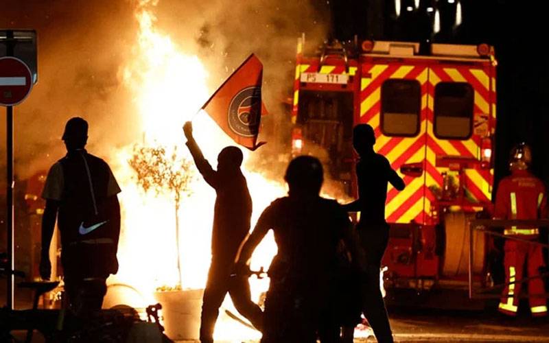  چیمپئینز لیگ میں پیرس سینٹ جرمیں کی فتح؛ پیرس میں فساد پھوٹ پڑا، ایک ہلاک، سینکڑوں گرفتار